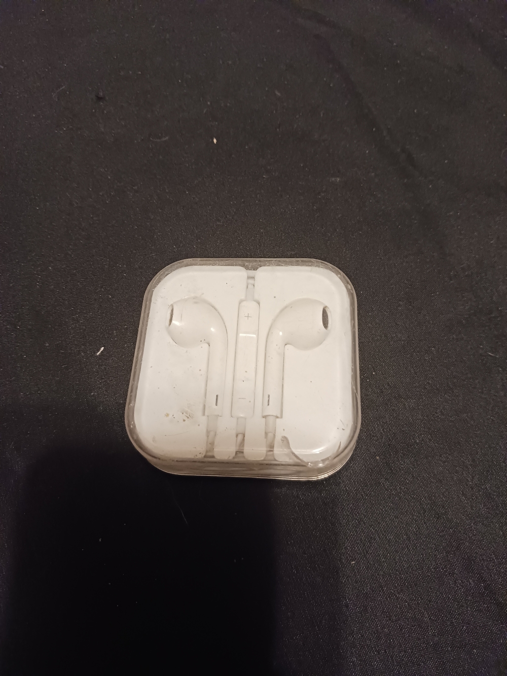 White Wired Earbuds in Clear Carry Case